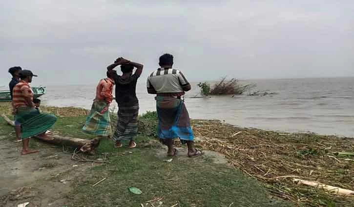 মানিকগঞ্জে ফের ভাঙন শুরু, পদ্মা পাড়ে আতঙ্ক