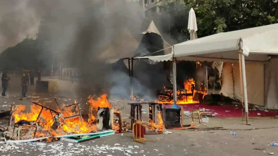 সংসদ ভবনের দক্ষিণ প্লাজায় জুলাই যোদ্ধাদের সঙ্গে পুলিশের সংঘর্ষ