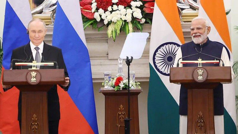 মার্কিন হুমকি সত্ত্বেও ভারতকে তেল সরবরাহ অব্যাহত রাখবে রাশিয়া: পুতিন
