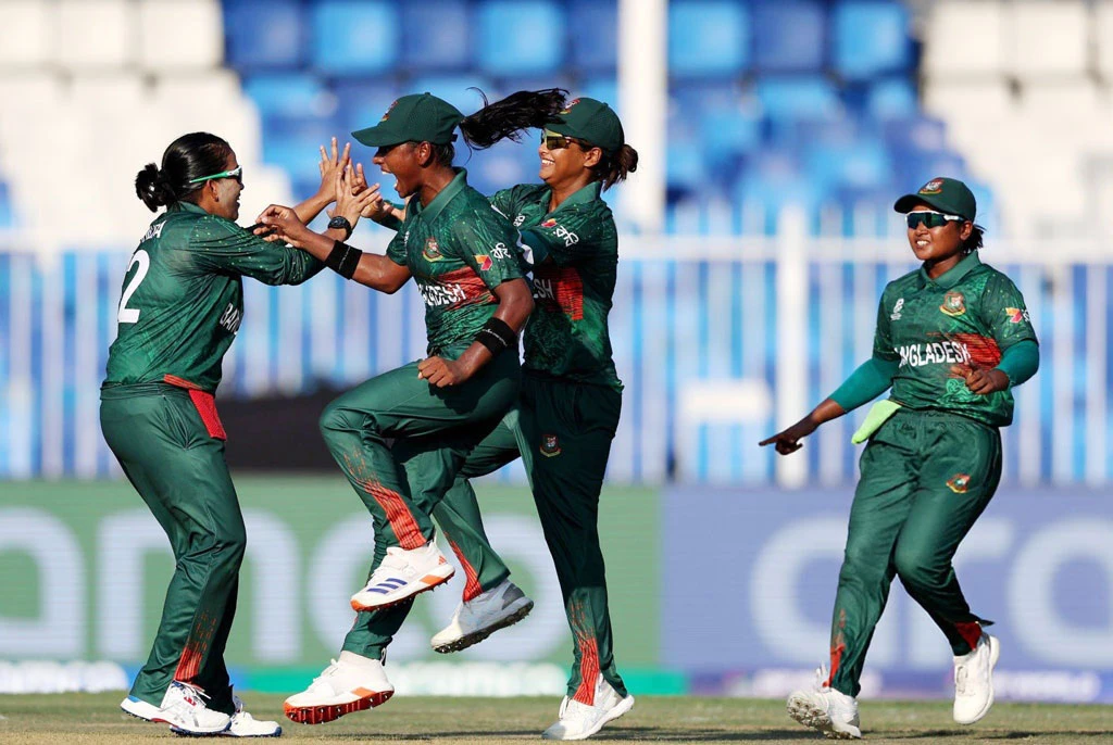 মেঘলার স্পিন জাদুতে নামিবিয়া বিধ্বস্ত: হ্যাটট্রিক জয়ে সুপার সিক্সে বাংলাদেশ