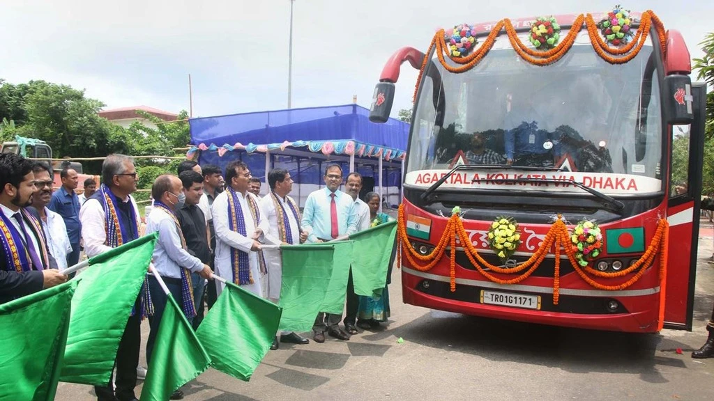 দীর্ঘ ১৮ মাস পর সচল ঢাকা-আগরতলা-কলকাতা বাস রুট