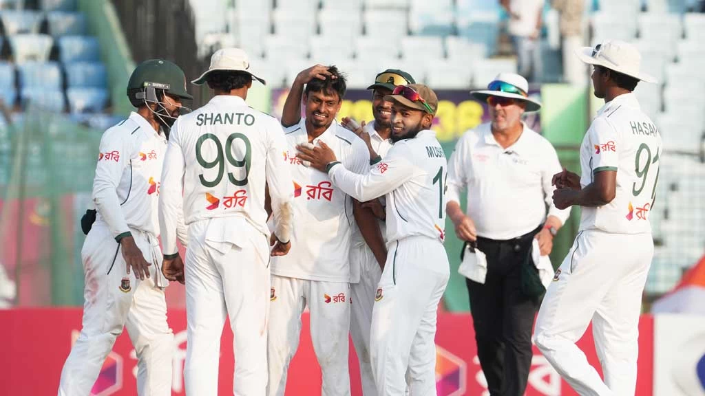 দুই সেশনের পর চমৎকার বোলিংয়ে বাংলাদেশকে এগিয়ে রাখলেন তাইজুল ইসলাম
