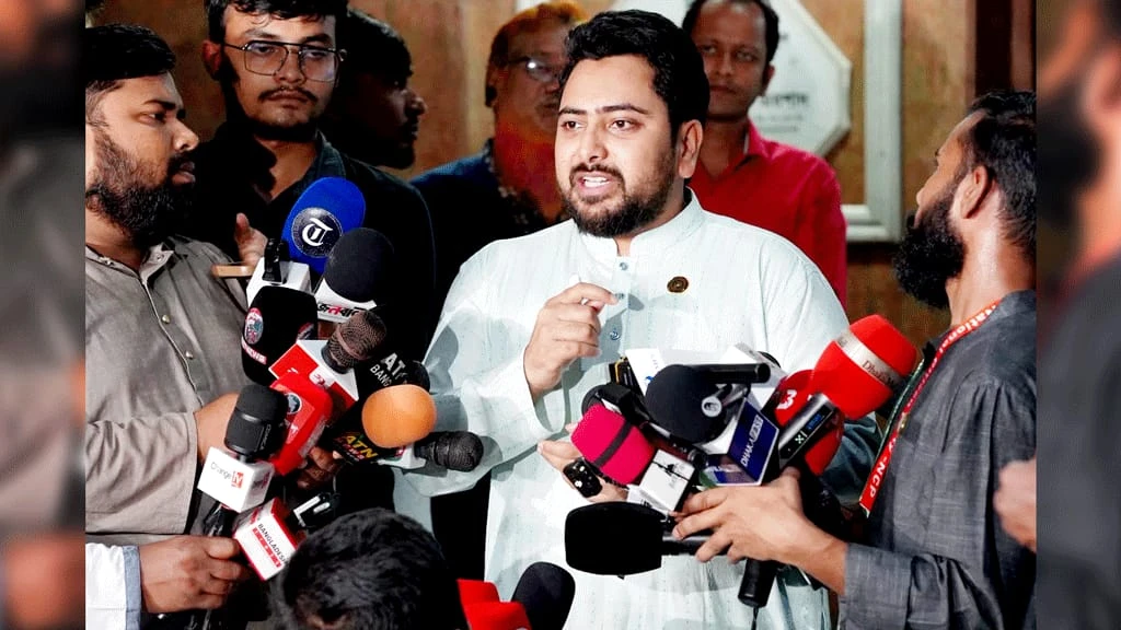 শেখ হাসিনার জন্য ফাঁসির দড়ি অপেক্ষা করছে : নাহিদ ইসলাম