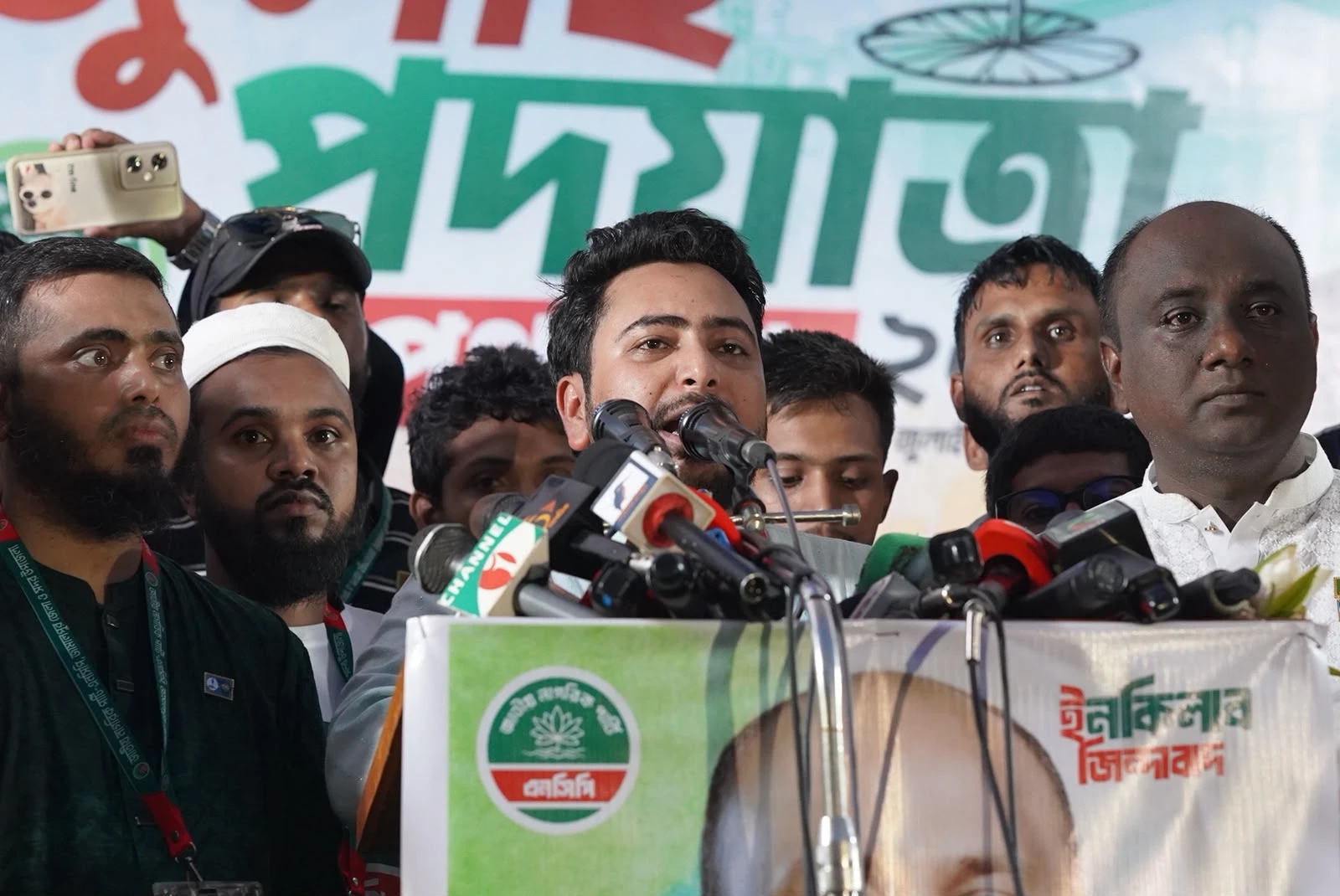 শুধু পদত্যাগ নয়, রাষ্ট্রপতিকে গ্রেফতারের দাবি নাহিদ ইসলামের