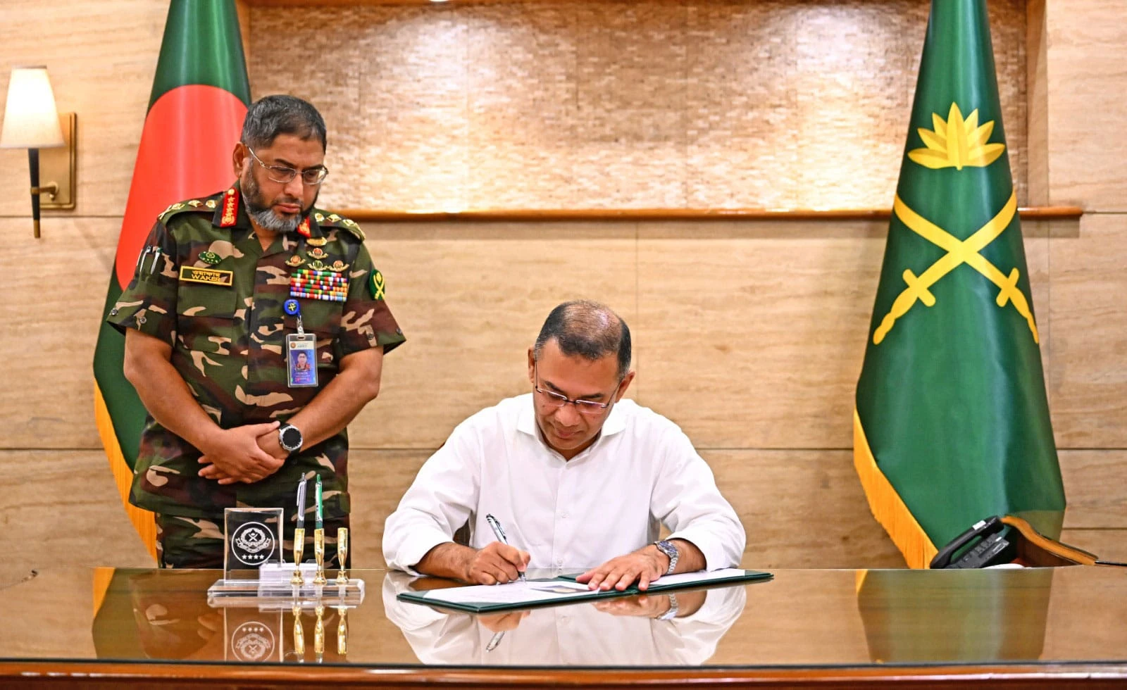 পেশাদার সেনাবাহিনী গঠনে ব্যক্তিগত ও রাজনৈতিক বিবেচনা থেকে দূরে থাকার আহ্বান প্রধানমন্ত্রীর