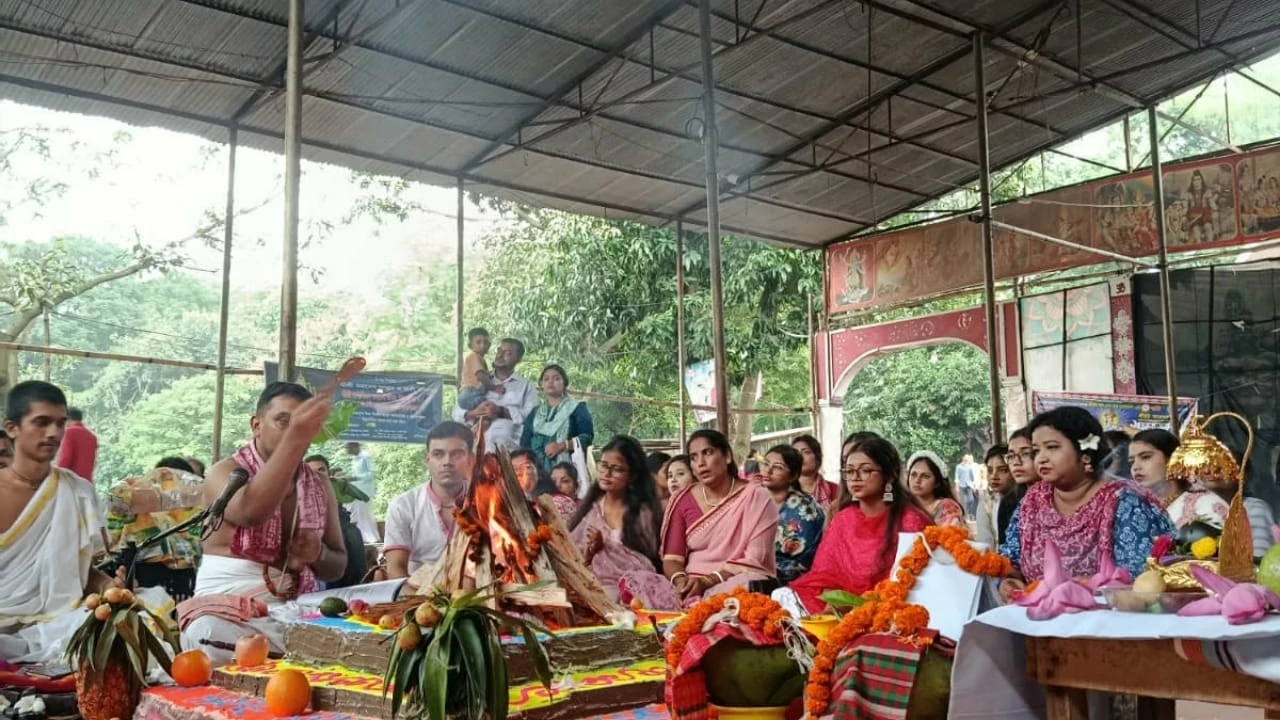 সম্প্রীতির বার্তা ছড়াতে ঢাকা সেন্ট্রাল ইউনিভার্সিটির শিক্ষার্থীদের শান্তি যজ্ঞ অনুষ্ঠিত