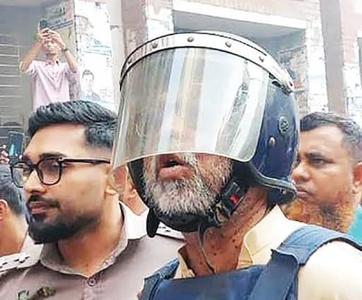 আক্তারুজ্জামান নয়, কাঠগড়ায় বিমানবন্দরও